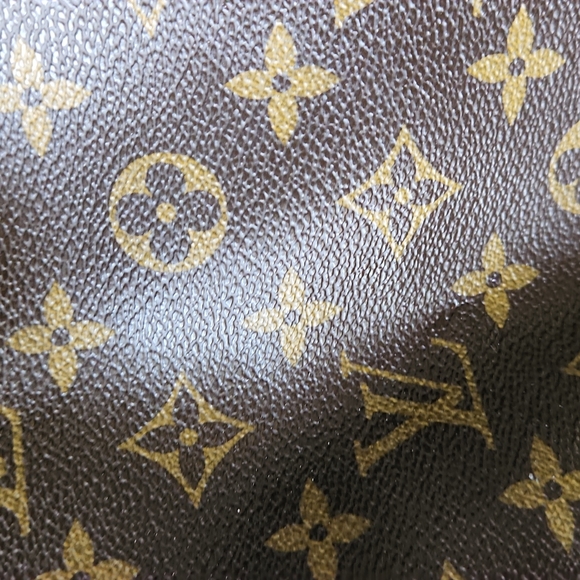 Authentic Louis Vuitton Artsy MM Monogram Empreinte Leather Handbag - Picture 14 of 16